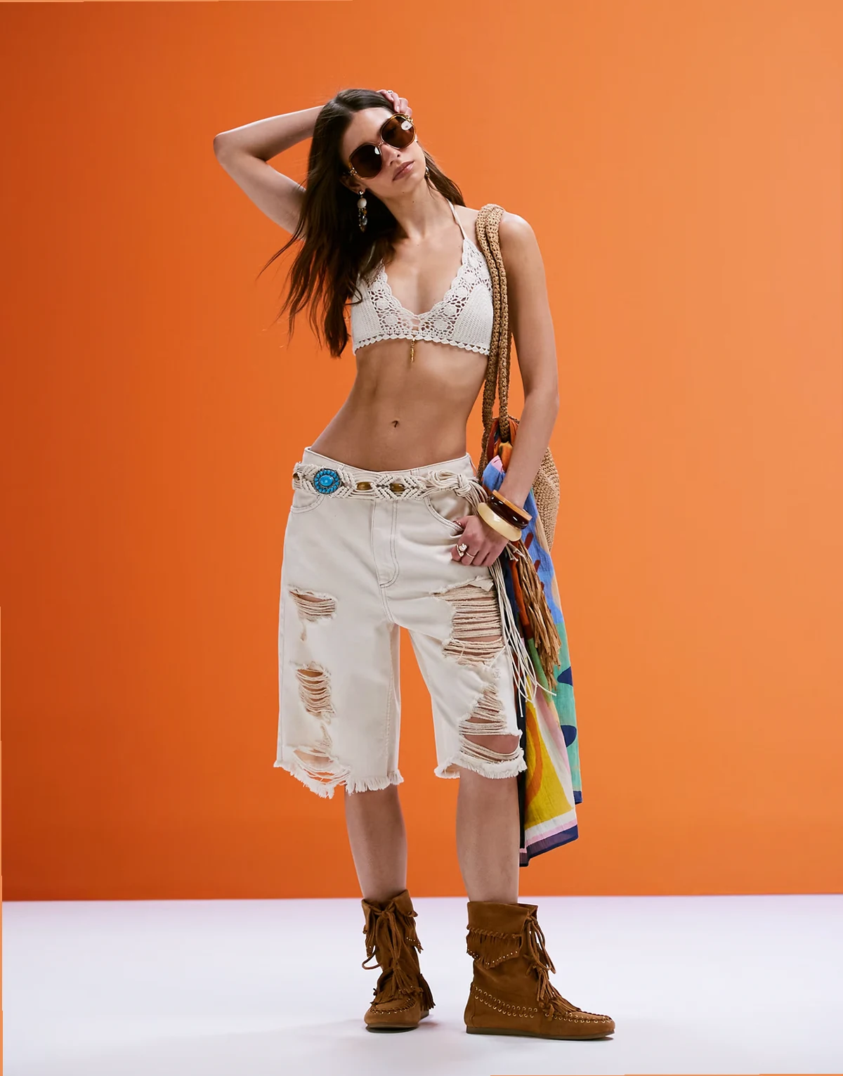 – Denim-Bermudashorts in Ecru mit Zierrissen