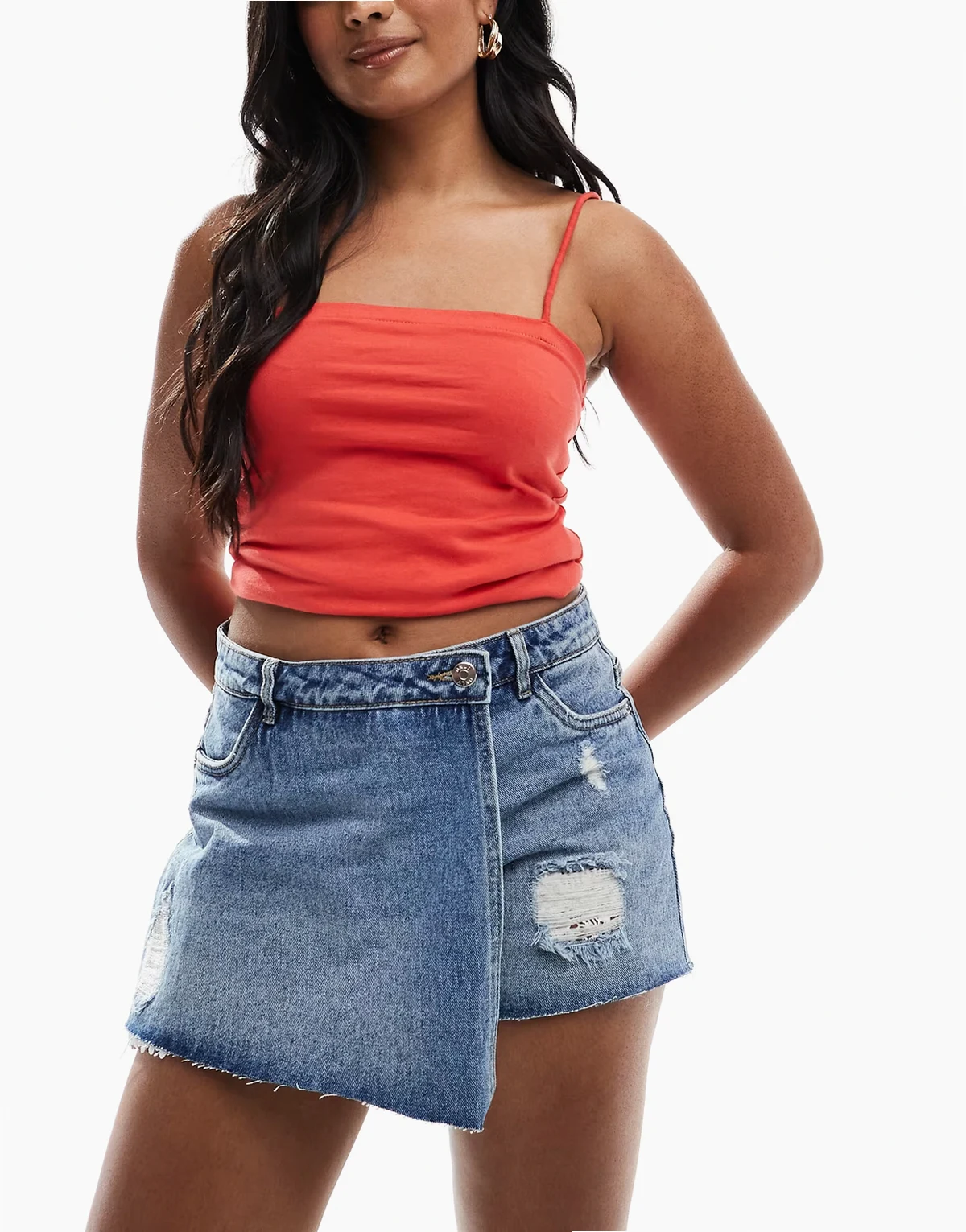 – Jeans-Skort in verwaschenem Mittelblau mit Abnutzungsdetails