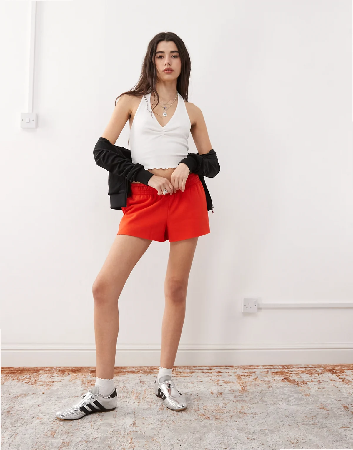 – Kurze Jogging-Shorts in Rot
