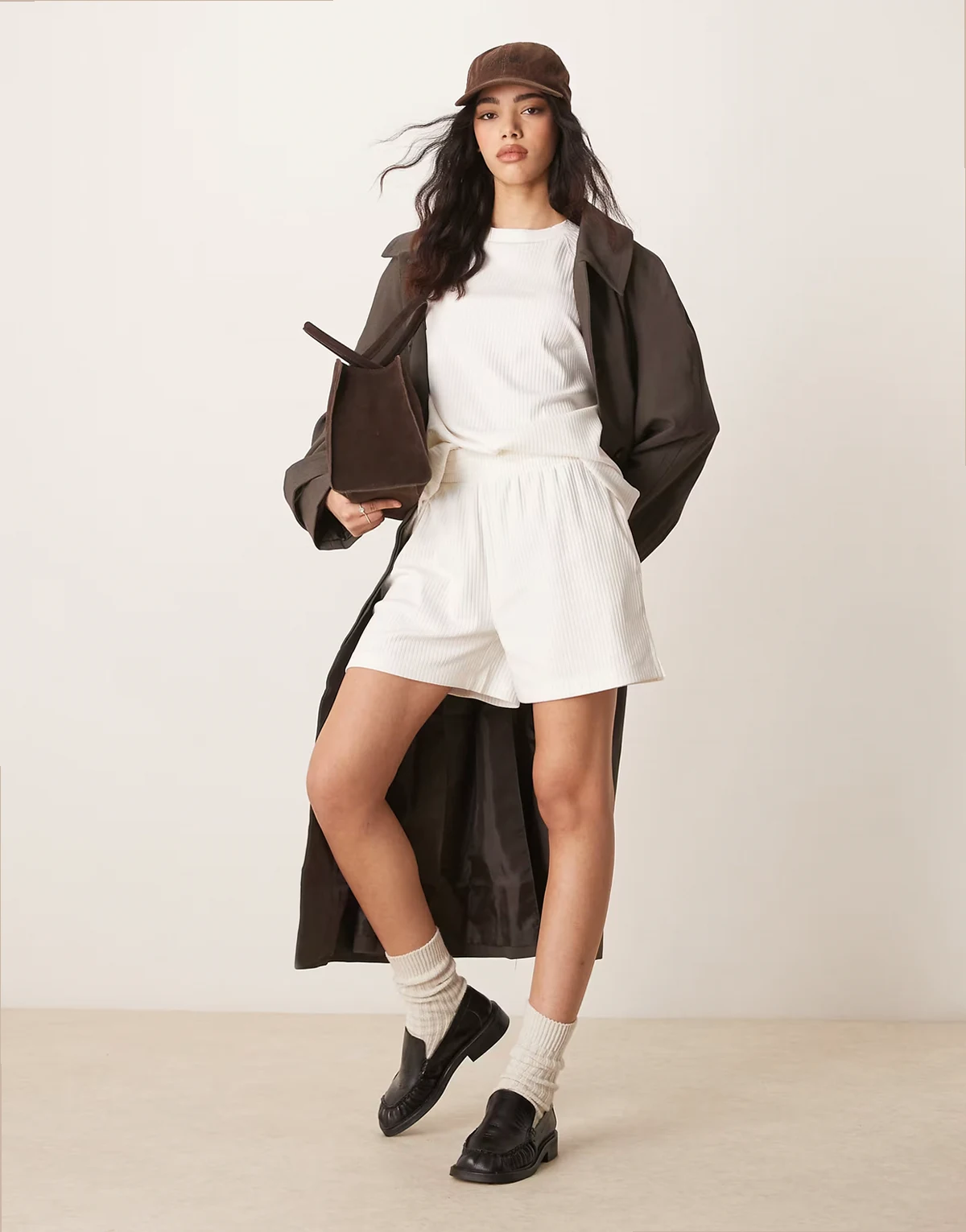 – Lange Shorts aus schwerem Stoff mit breiter Rippung in Creme, Kombiteil