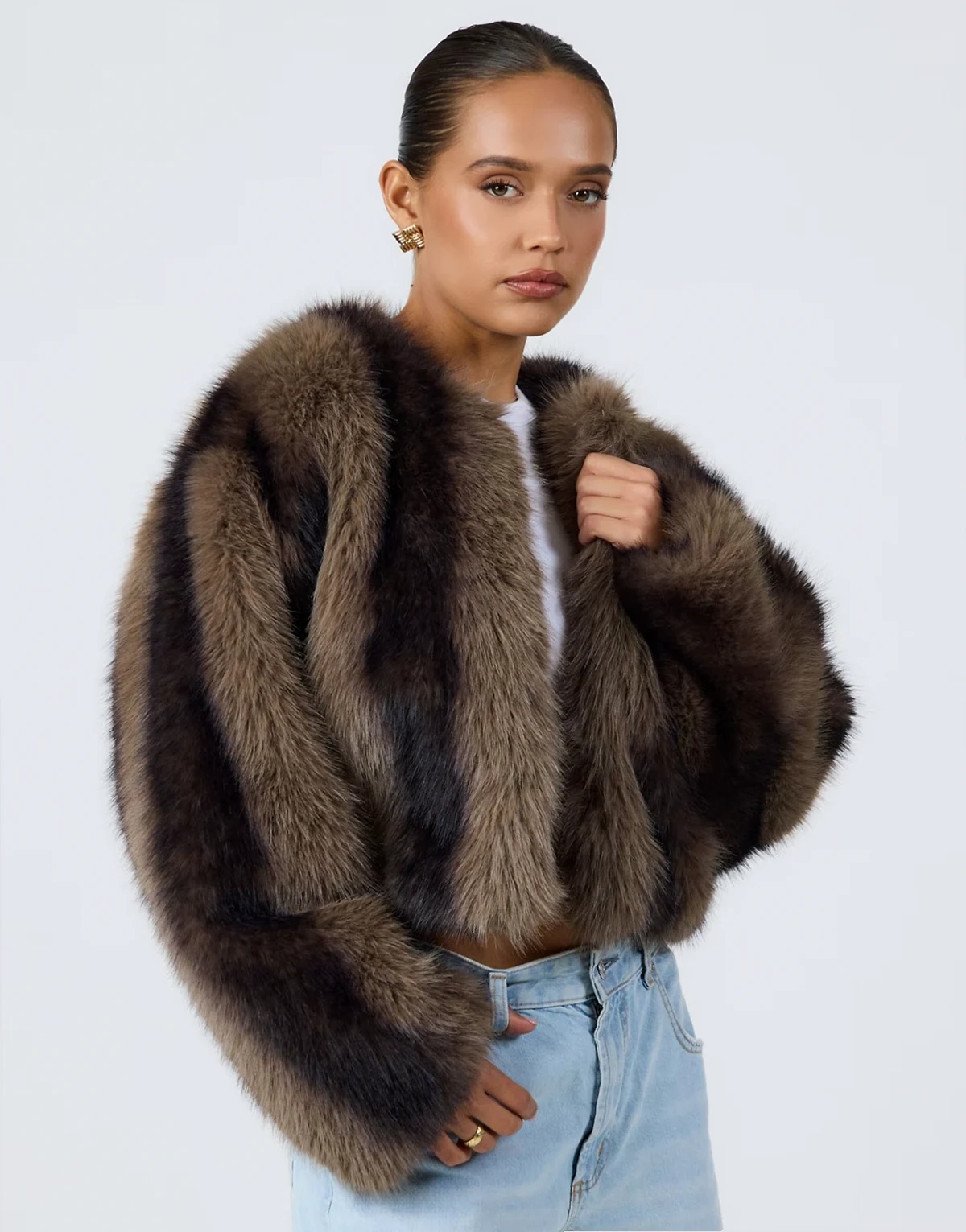 – Cropped-Jacke aus Kunstpelz in Braun gestreift
