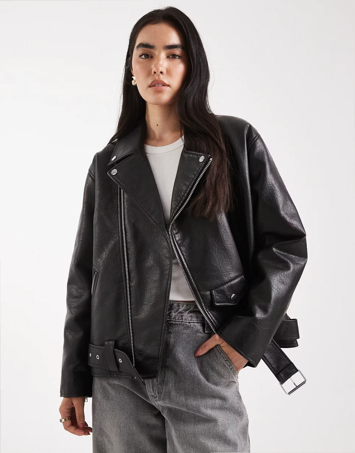 – Wattierte Oversize-Bikerjacke aus Kunstleder in Schwarz