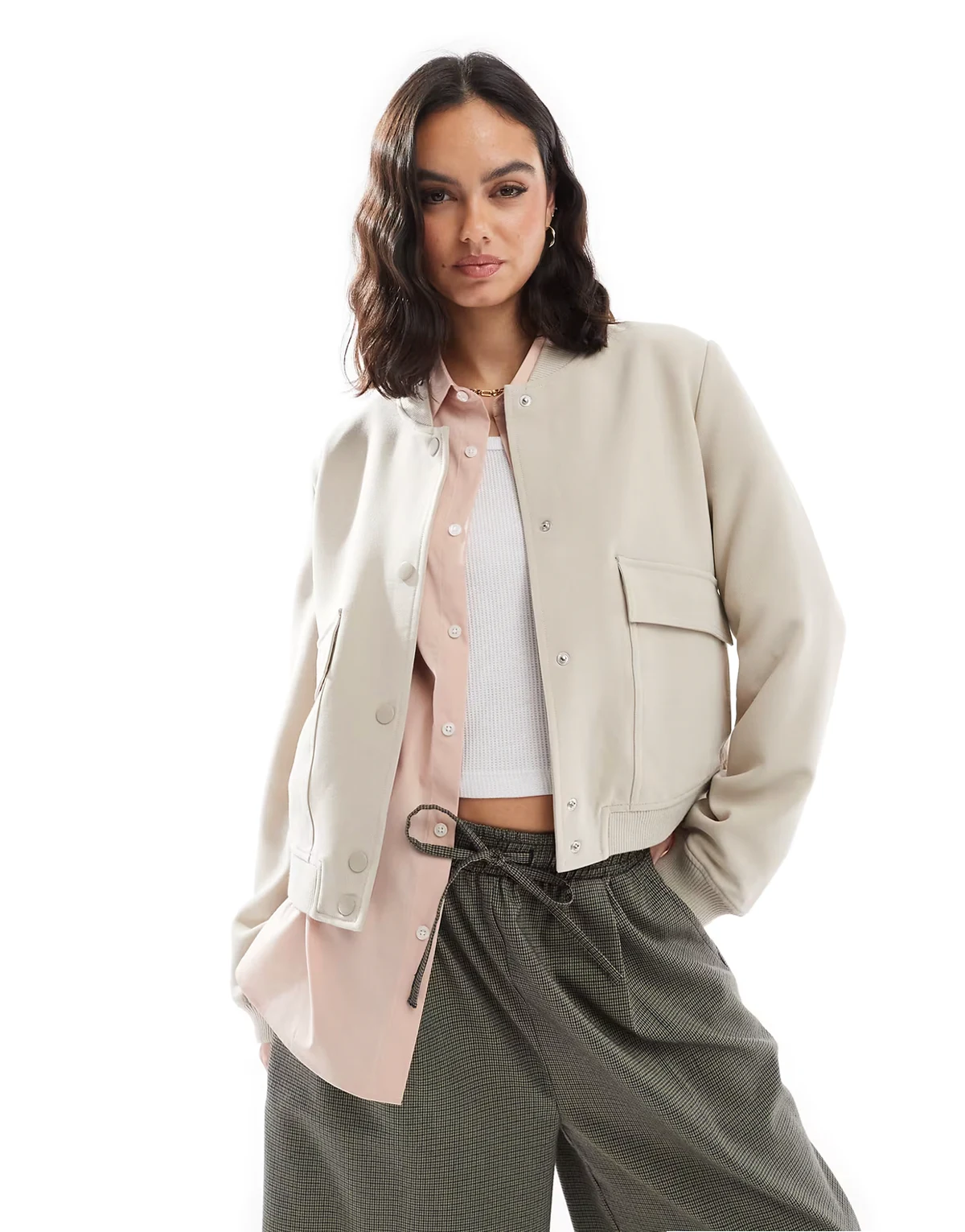 – Elegante Bomberjacke in Creme mit Taschen