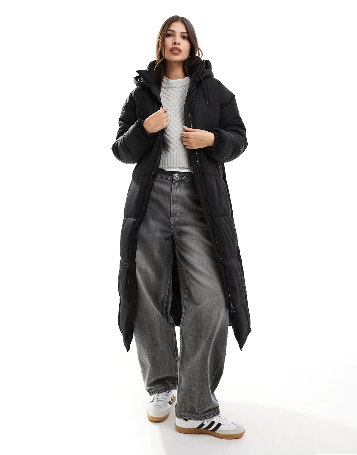 – Wattierter, Longline-Mantel in Schwarz