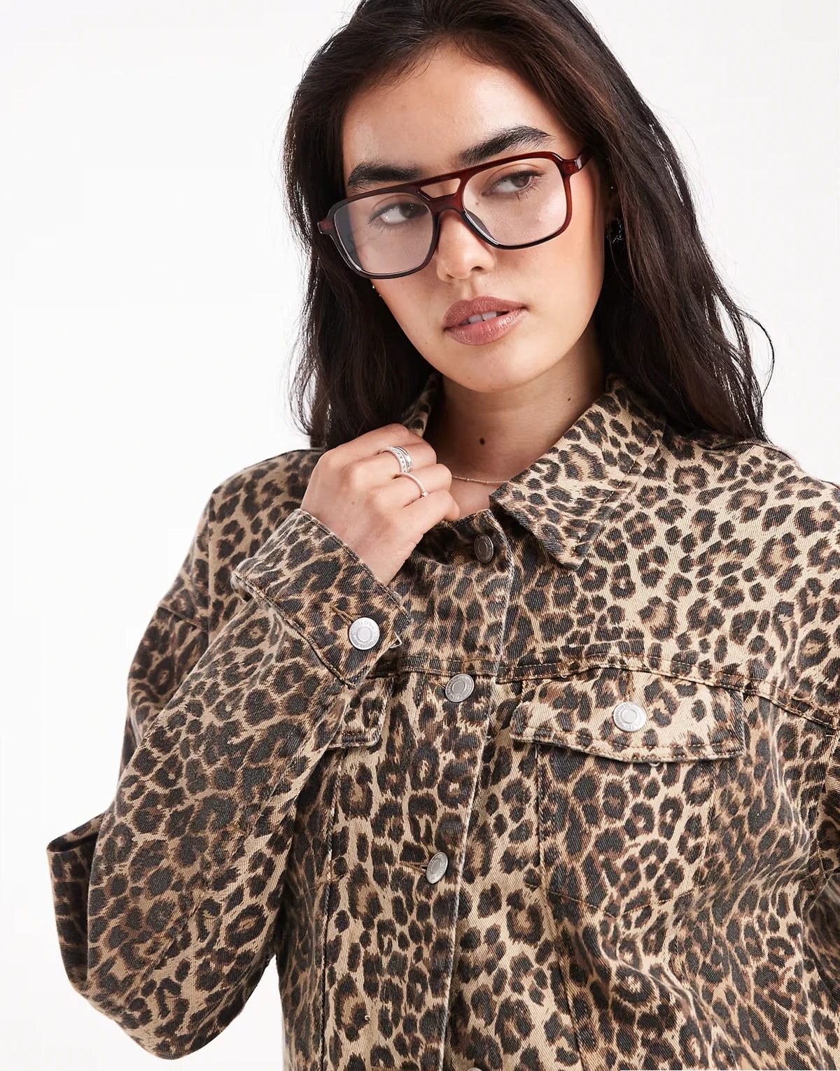 – Oversize-Jeansjacke mit verwaschenem Leopardenmuster