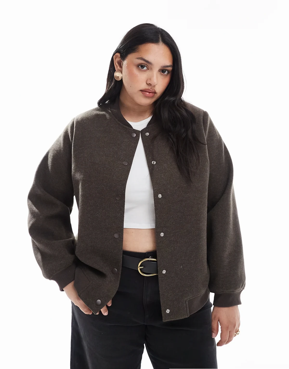 – Brązowa kurtka bomberka