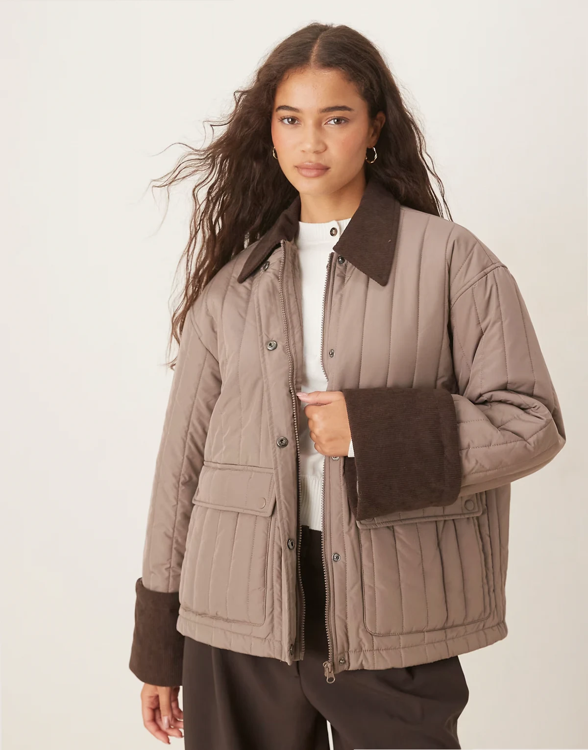 – Gesteppte Barn-Jacke in Braun mit Kontrast-Details