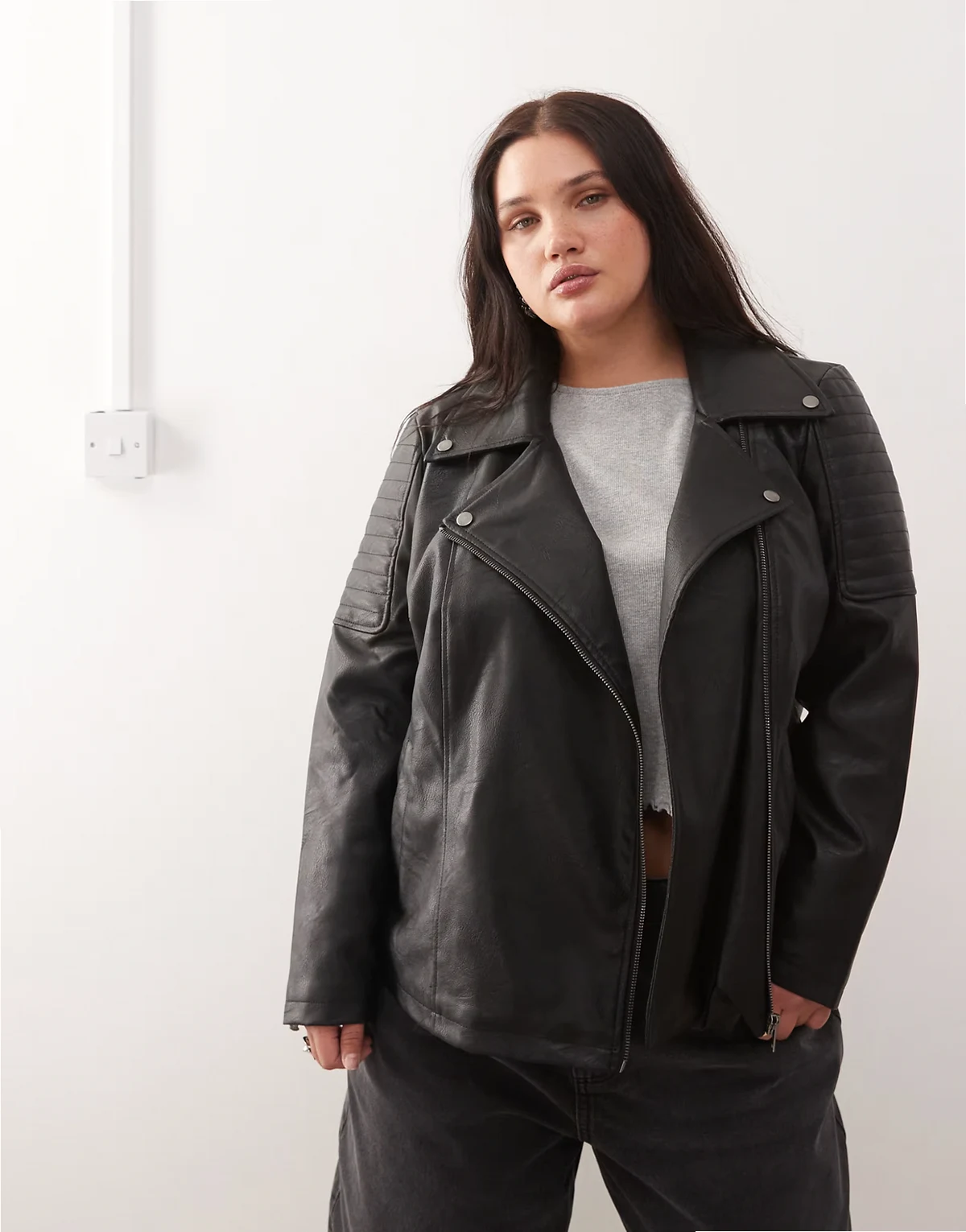 – Jacke aus Kunstleder in Schwarz