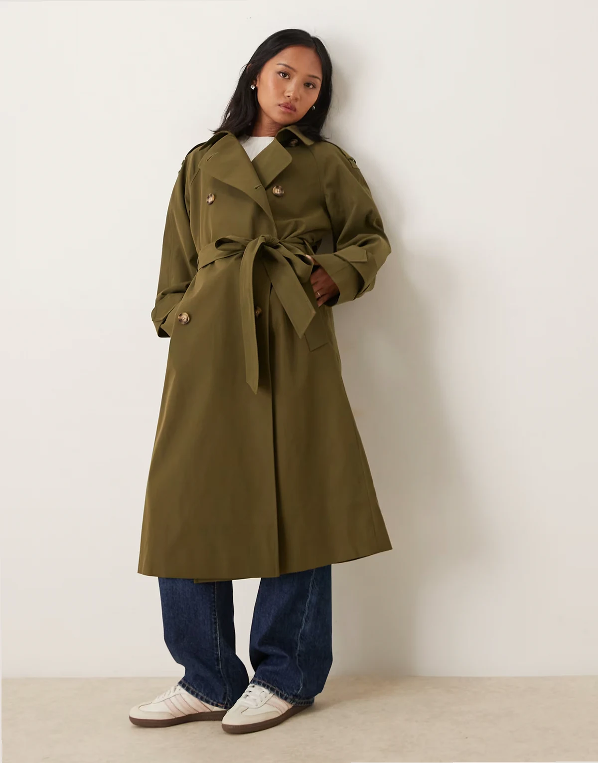 ASOS DESIGN Petite – Lang geschnittener Trenchcoat in Olivgrün