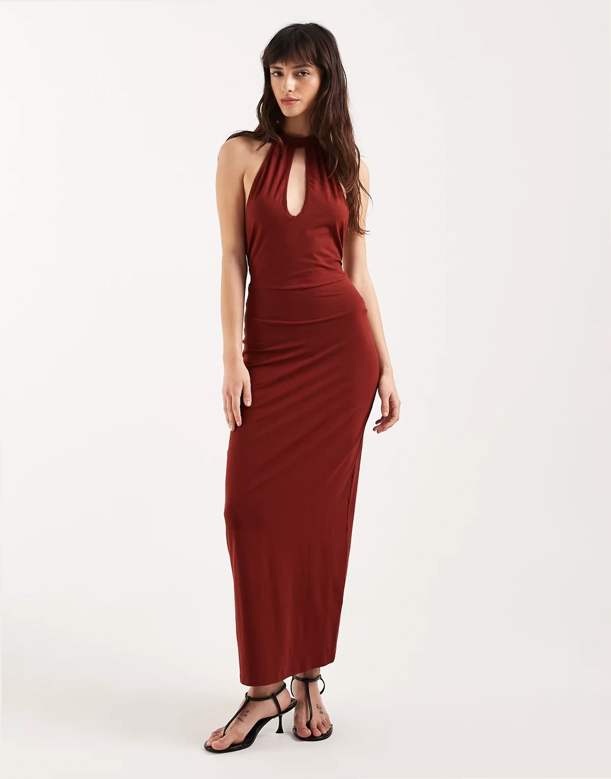 – Viorela – Dżersejowa sukienka midaxi z wiązaniem w talii i łezką, w kolorze czerwonoceglastym