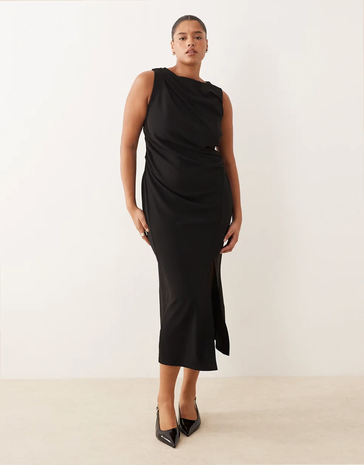 ASOS DESIGN Curve – Czarna sukienka midi z marszczeniem i prostym dekoltem