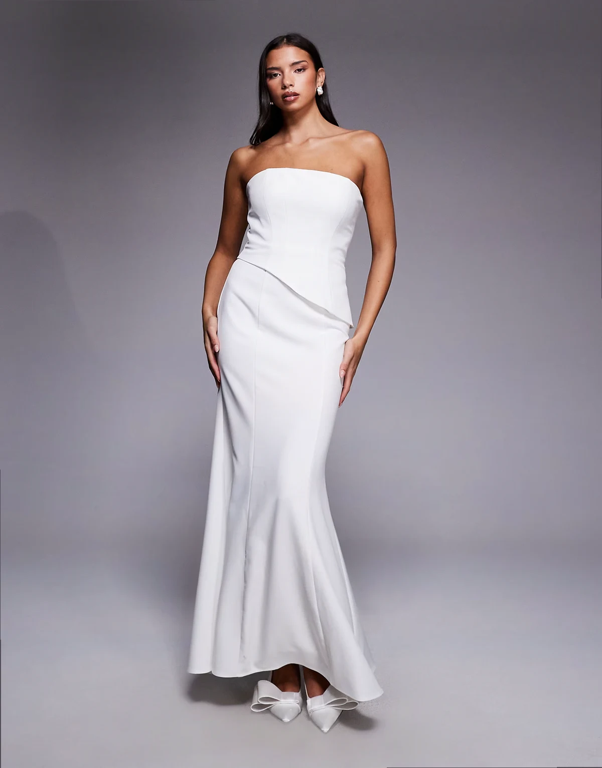Bridal – Lenny – Sukienka maxi w kolorze kości słoniowej bez ramiączek z asymetrycznym gorsetem
