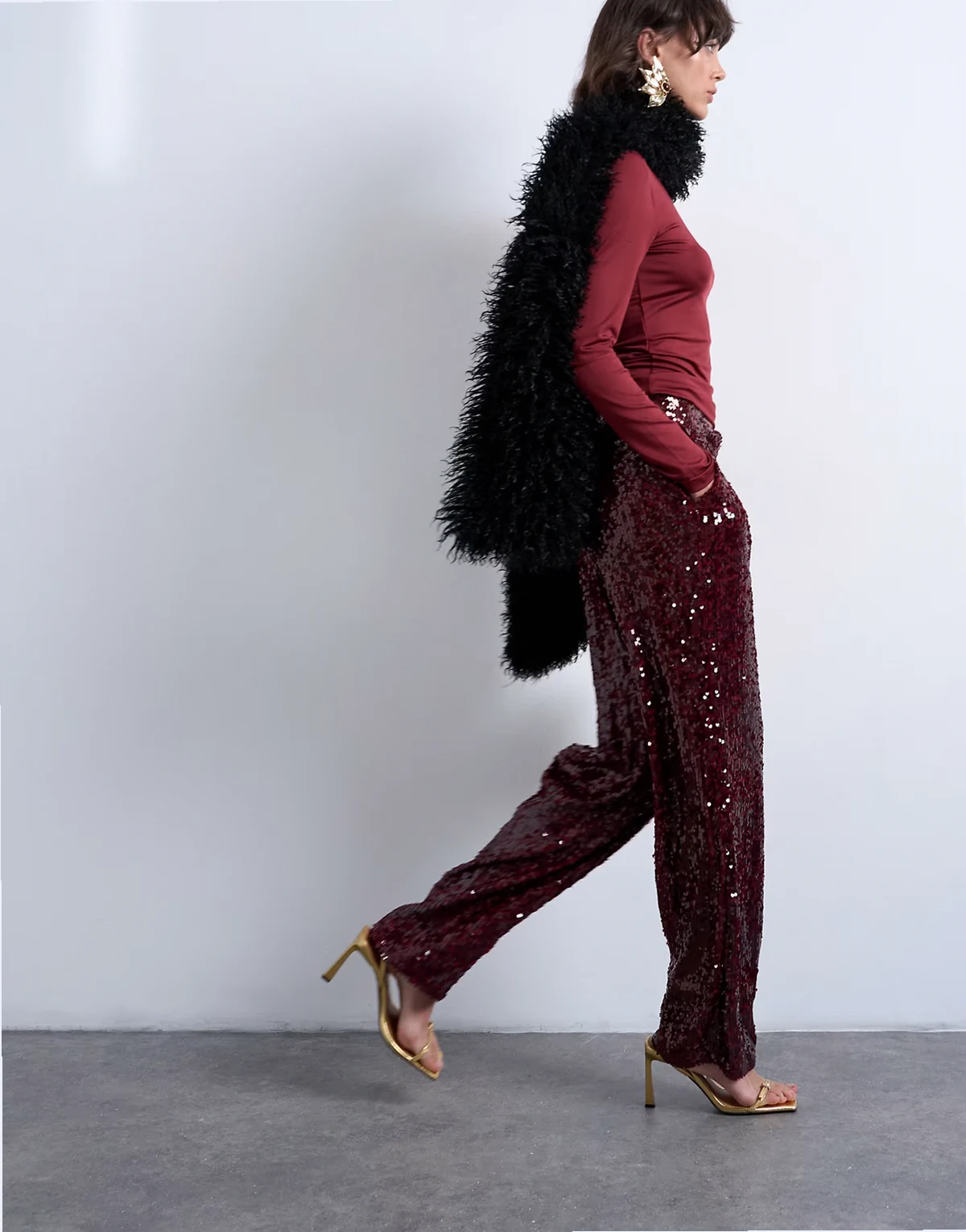– Elegante Pailletten-Hose in Burgunderrot