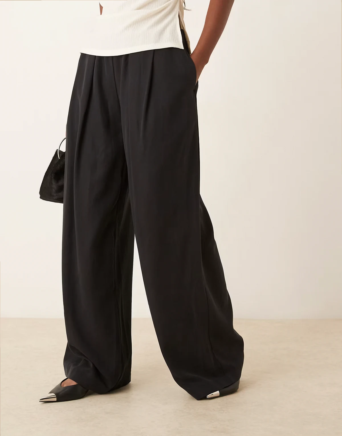 – Elegante Hose in Schwarz mit niedrigem elastischem Bund
