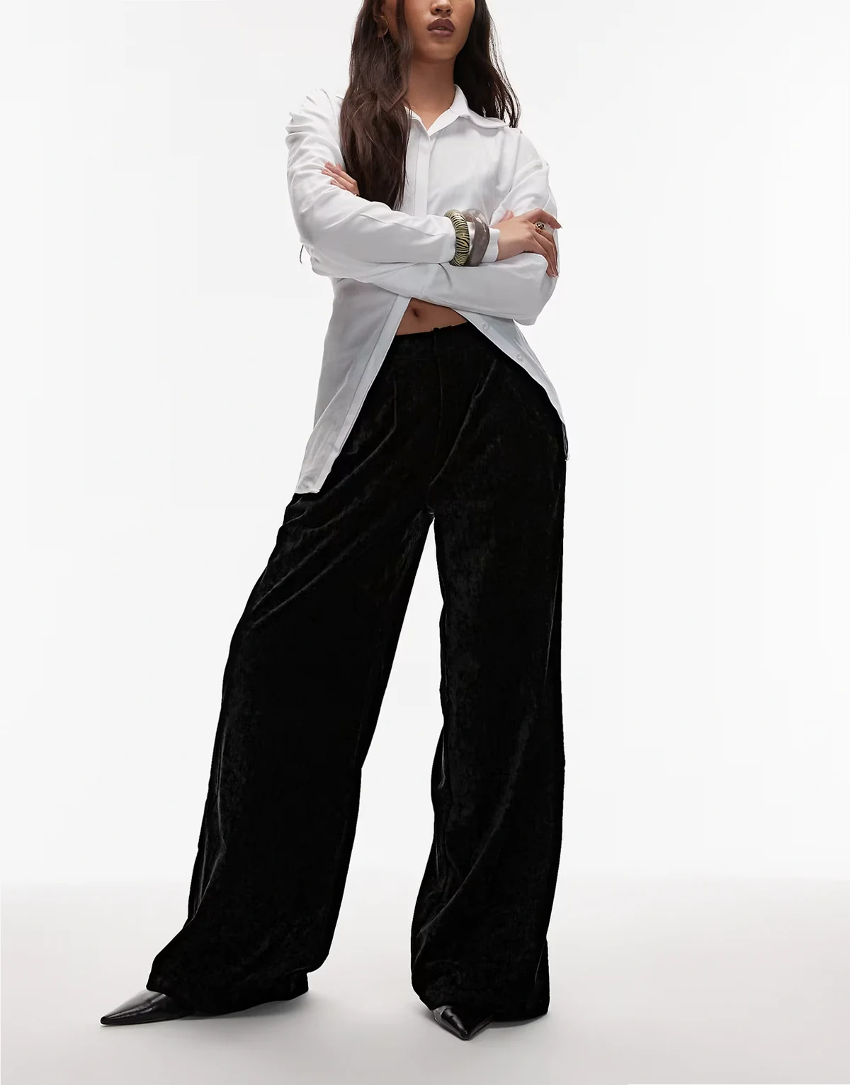 – Elegante Hose aus strukturiertem Samt in Schwarz mit weitem Bein