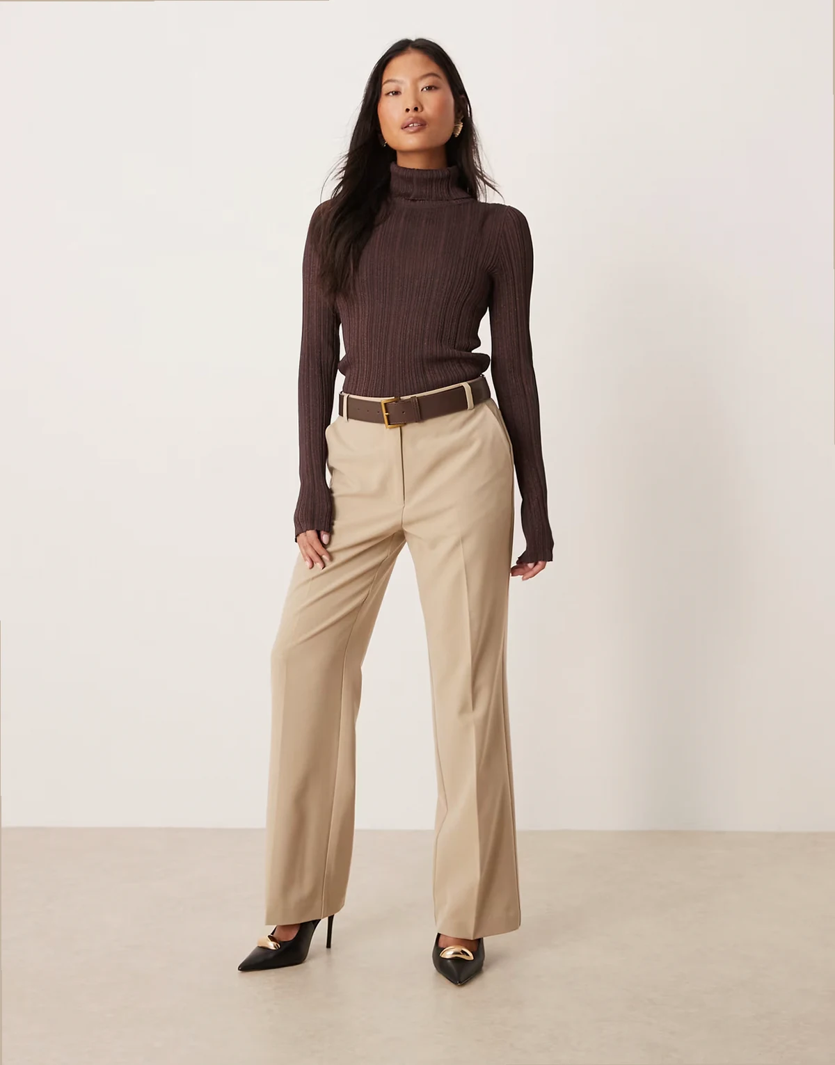 Petite – Elegante Hose in Neutral mit geradem, schmalem Schnitt und Gürtel
