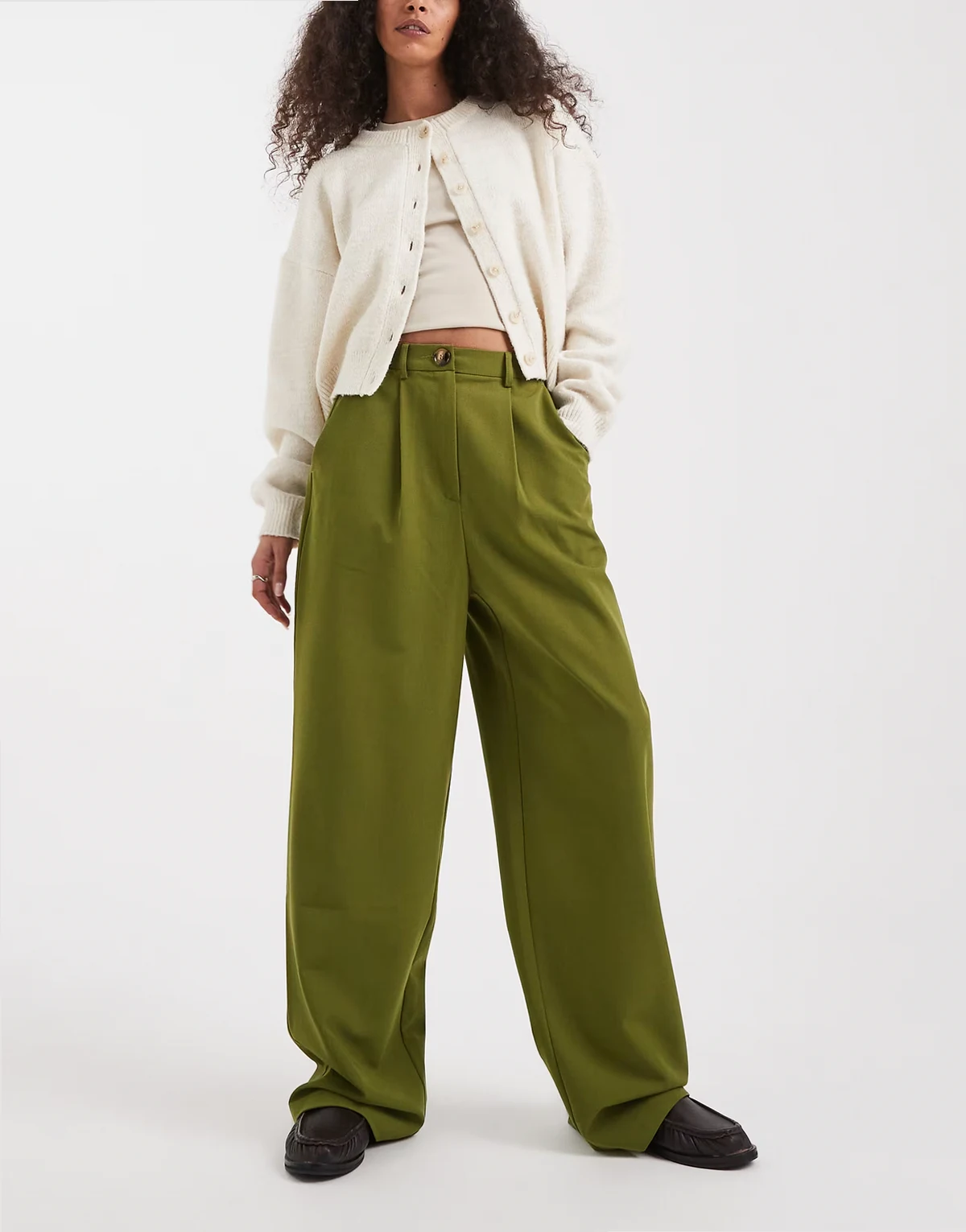 – Elegante Hose in Tannengrün mit weitem Bein
