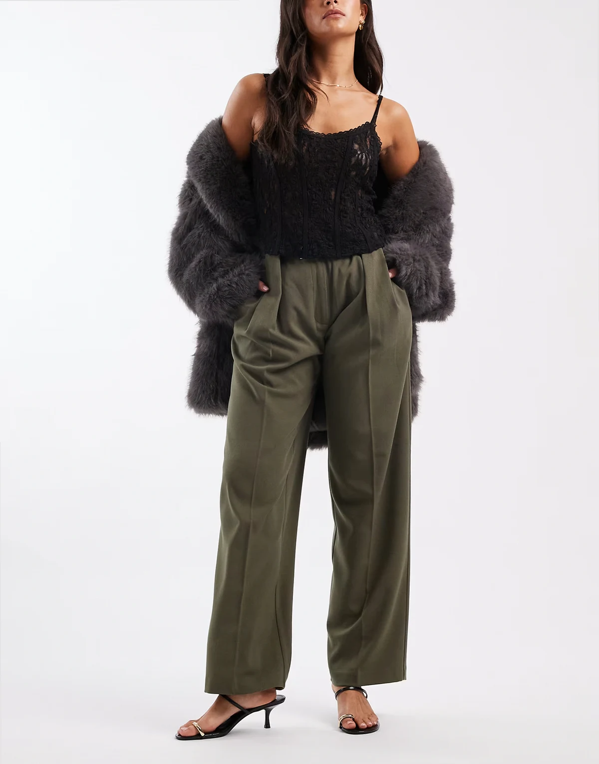 – Elegante Hose in Khaki mit hohem Bund, geradem Bein und Gürtel