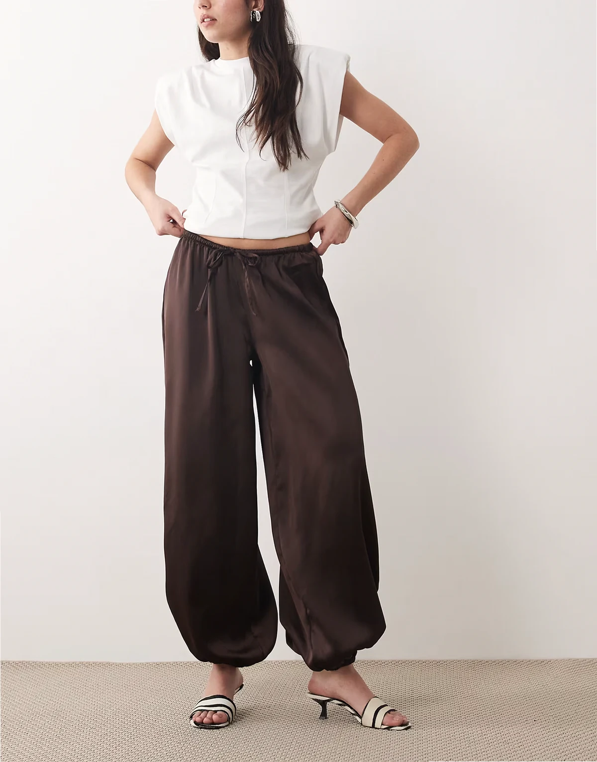– Satin-Ballonhose in Schokobraun