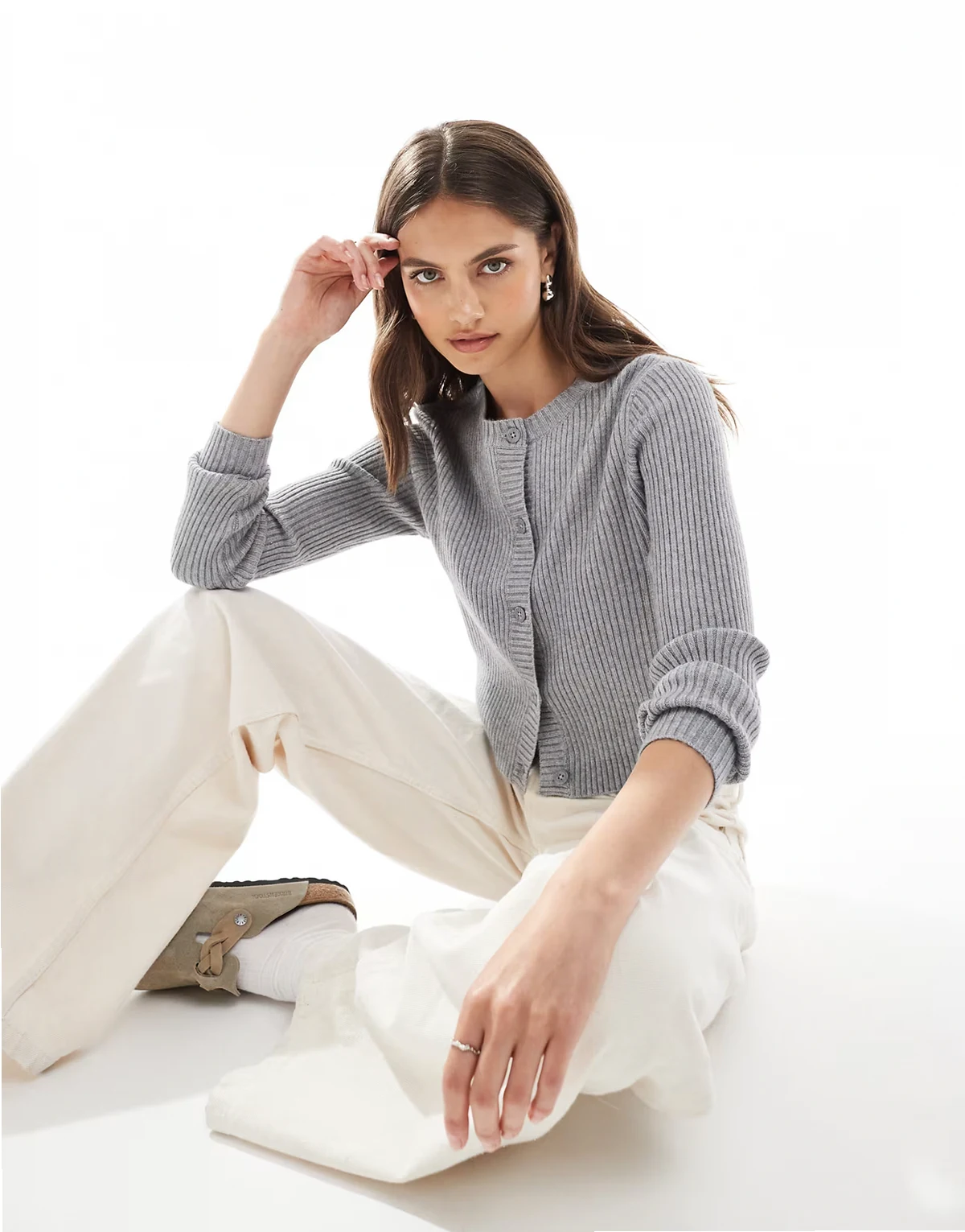 – Gerippte Strickjacke in Grau