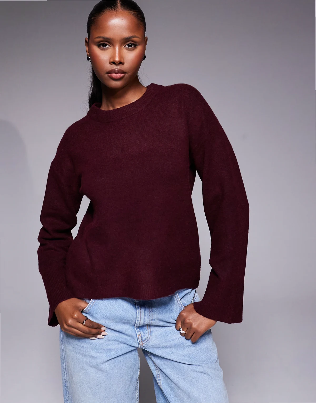 crew neck knit sweater in burgundy