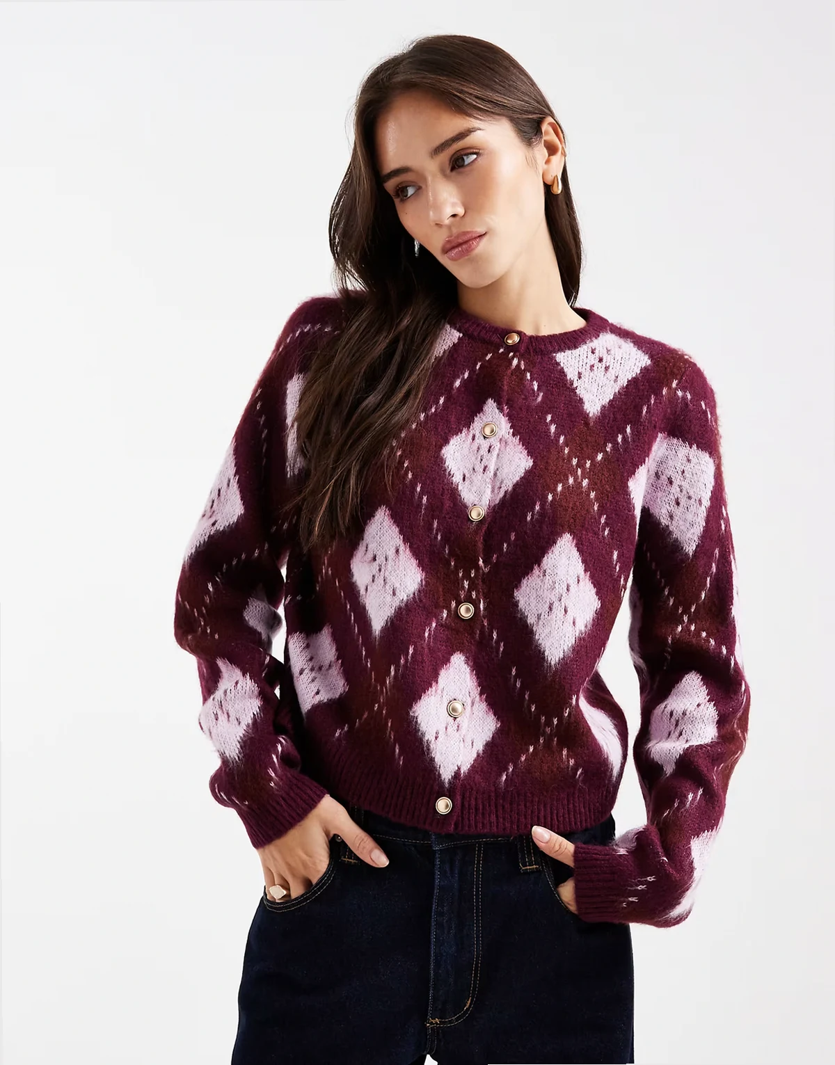 – Strickjacke in Pflaume mit Rautenmuster