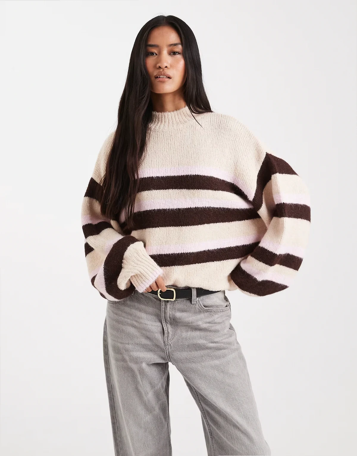– Flauschiger, angerauter Pullover in rosa und creme gestreift