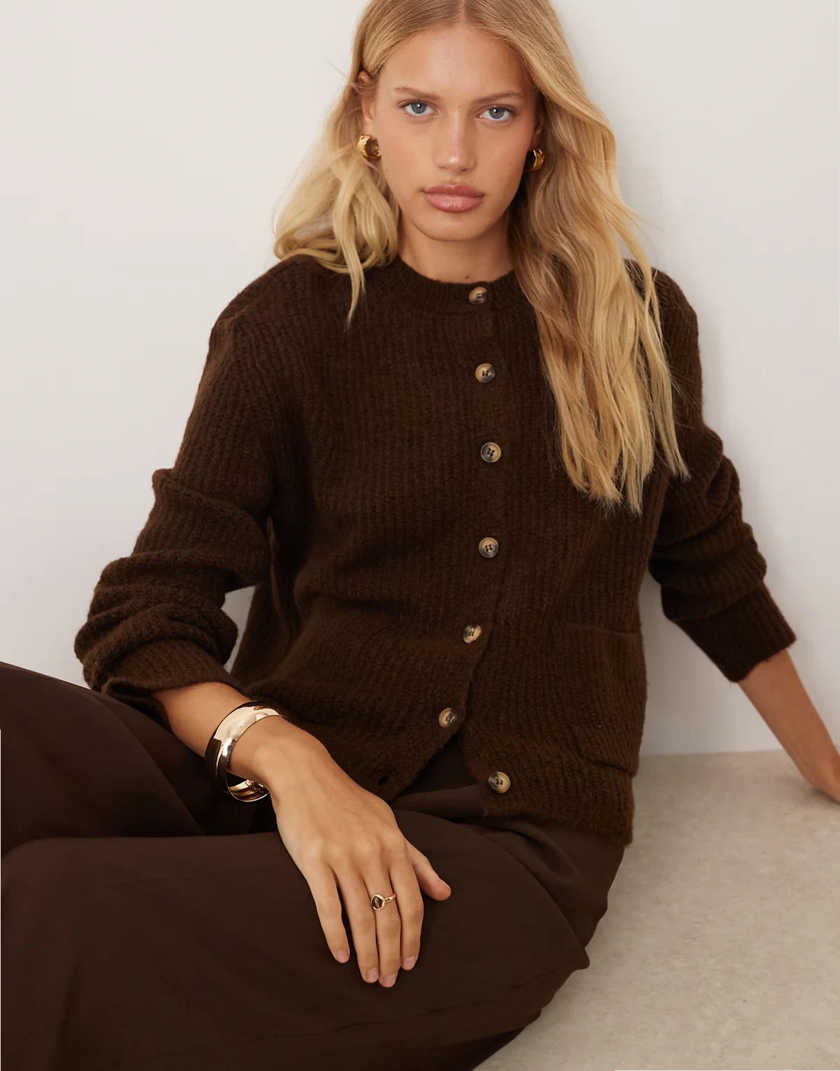 knit cardigan with patch pockets with wool in brown