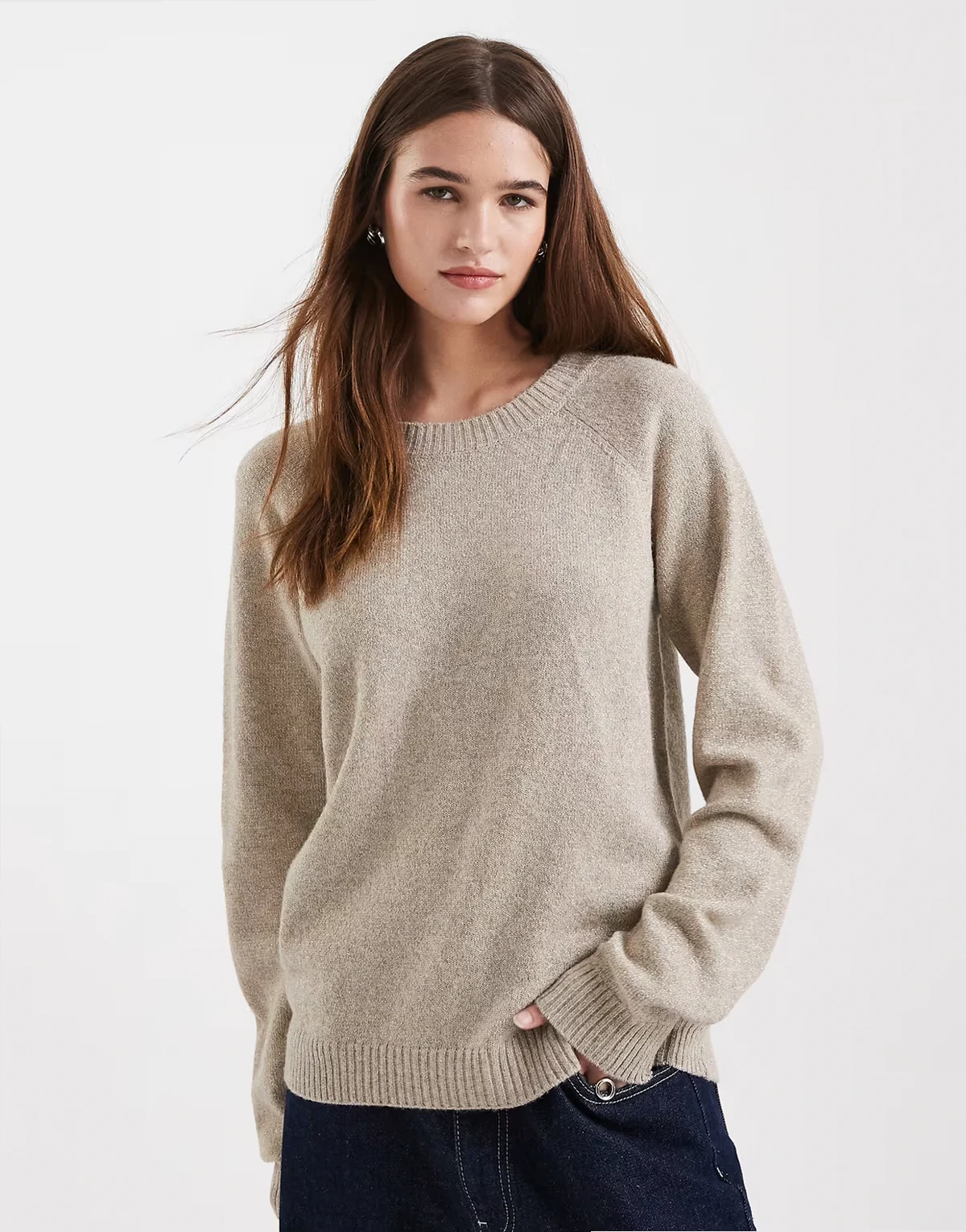 – Glitzernder Strickpullover in Cremeweiß und Gold mit Rundhalsausschnitt