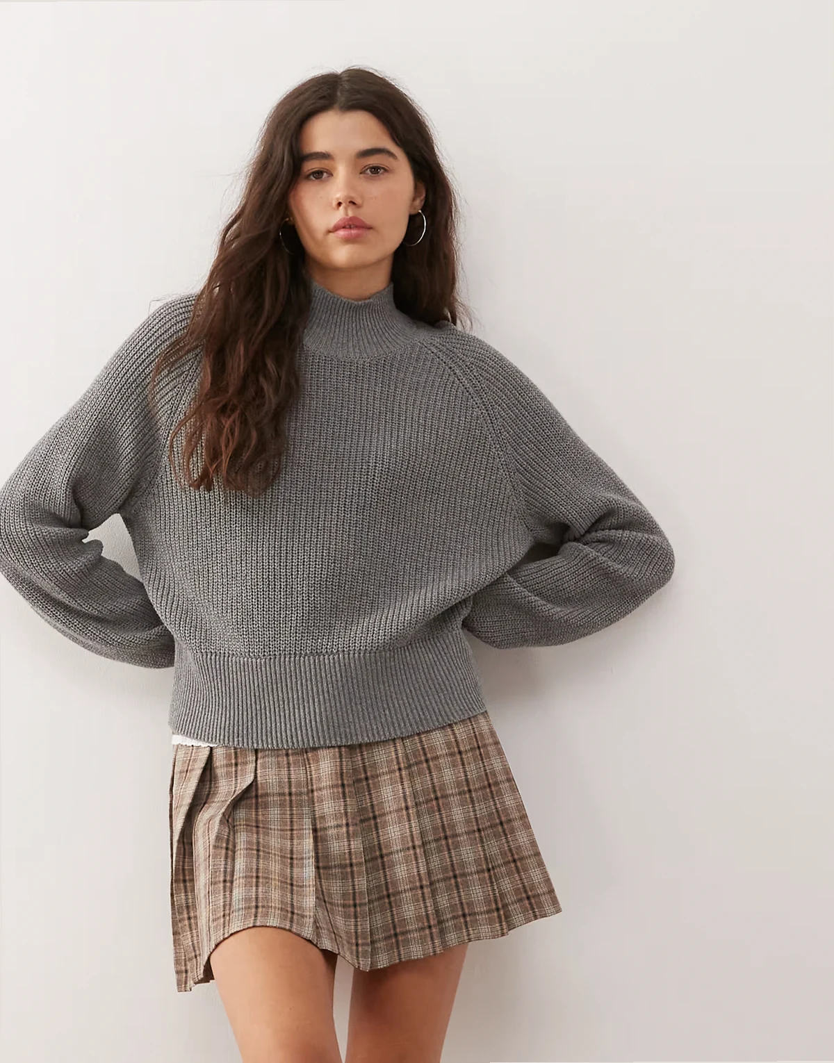 – Hochgeschlossener Strickpullover in Mittelgrau