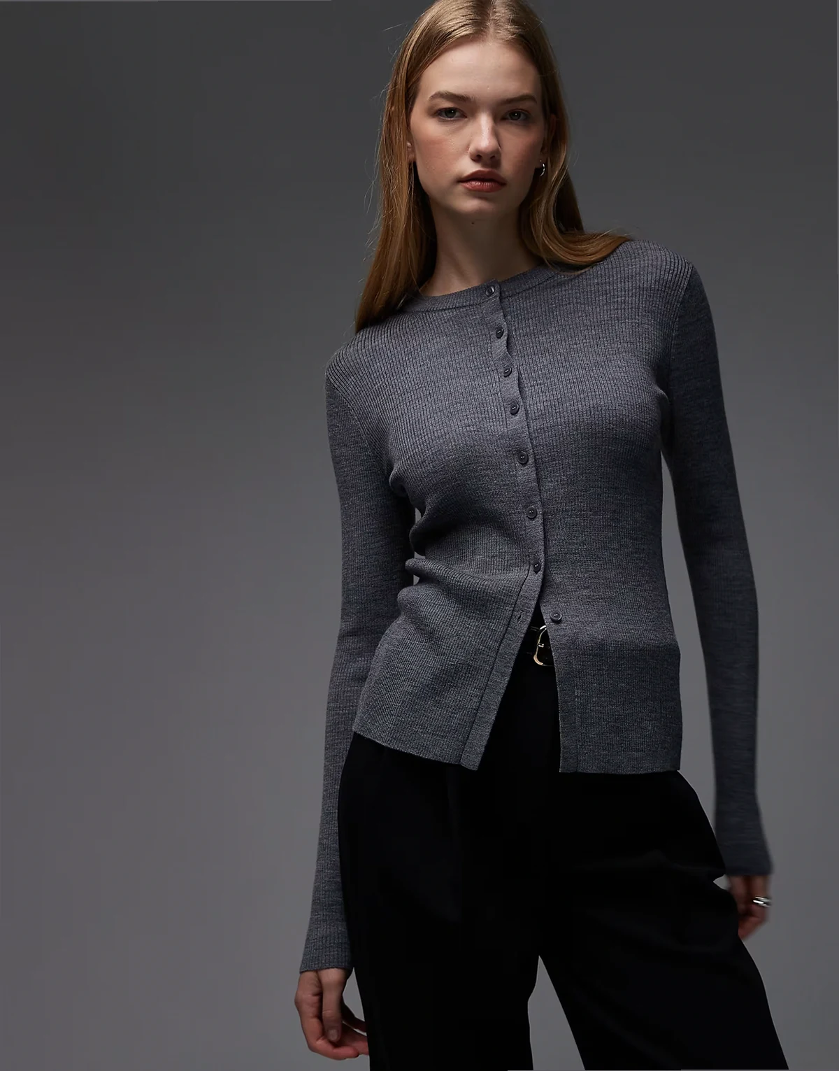 – Strickjacke in Dunkelgrau