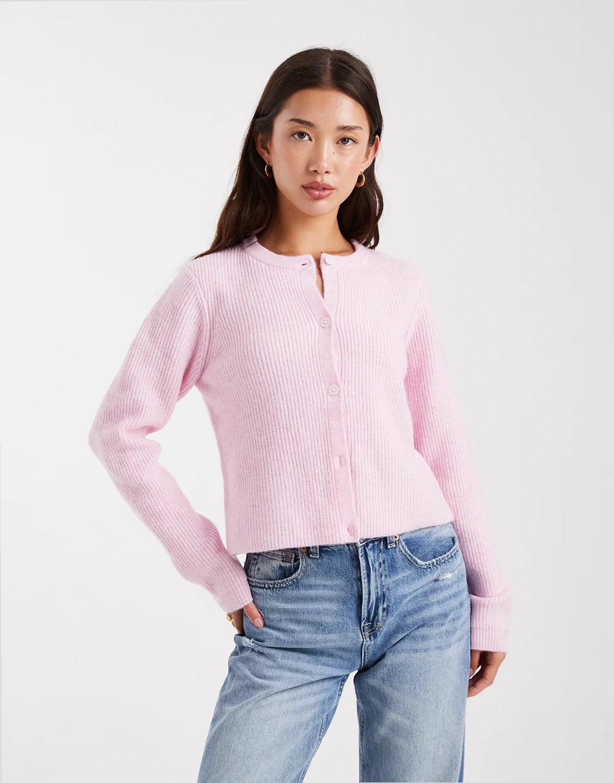 – Jasnoróżowy miękki kardigan z długimi rękawami