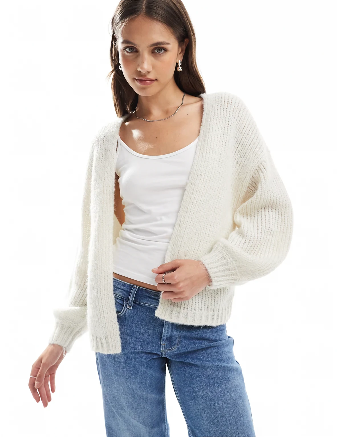 – Weiche, flauschige, offene Strickjacke in Cremeweiß
