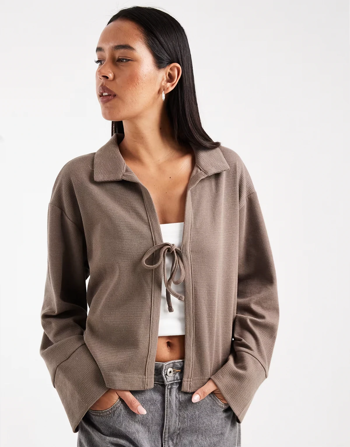 – Strickjacke in Braun mit Bindedetail vorne