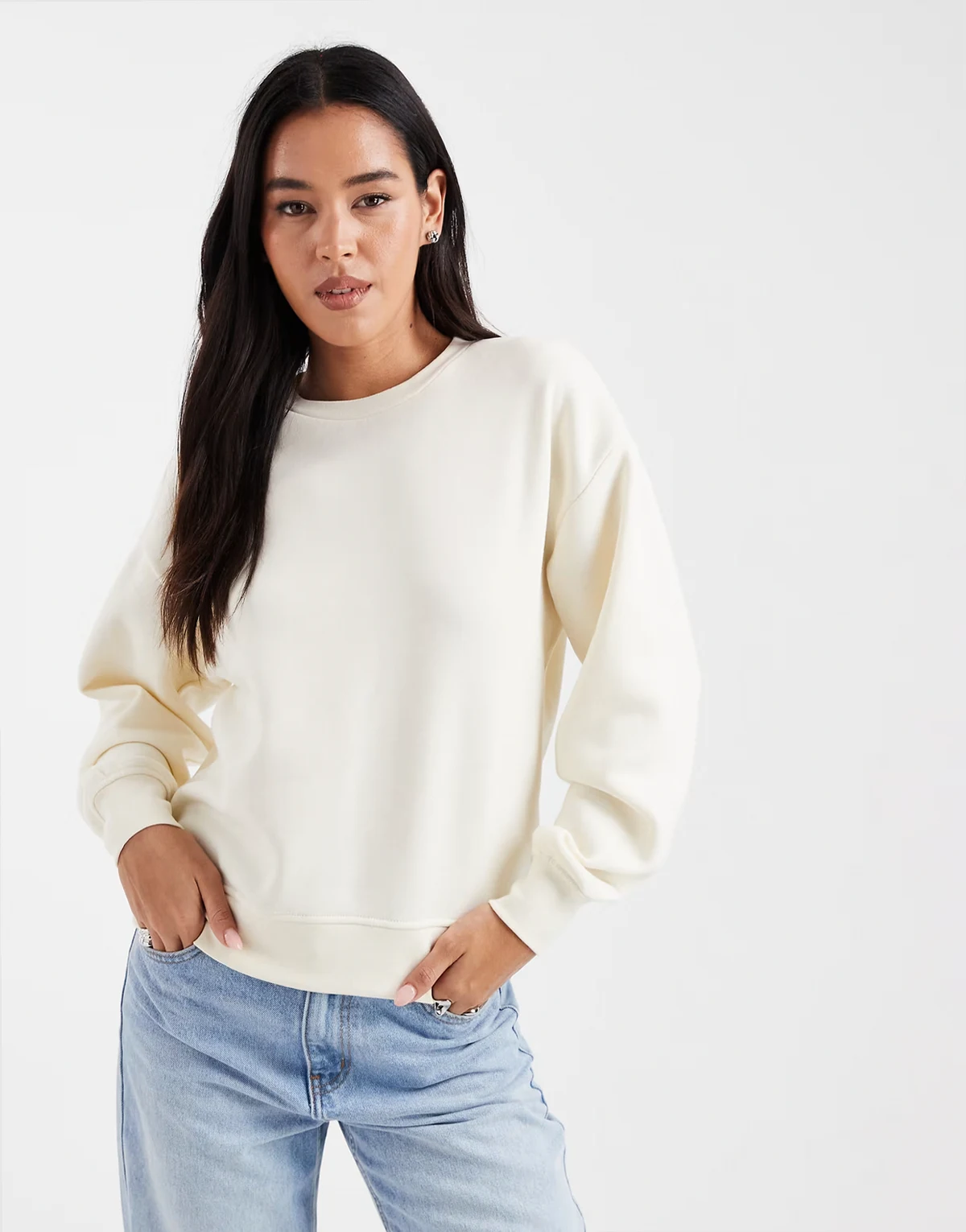 – Bluza oversize w kolorze złamanej bieli