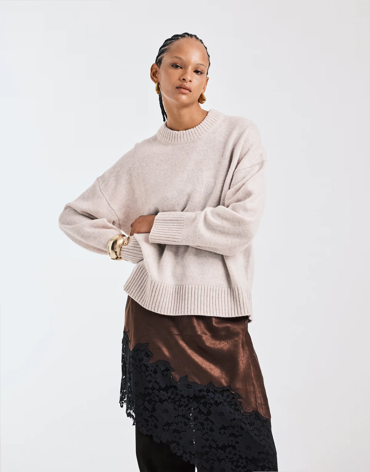 chunky premium lambswool curved hem sweater in mashmallow