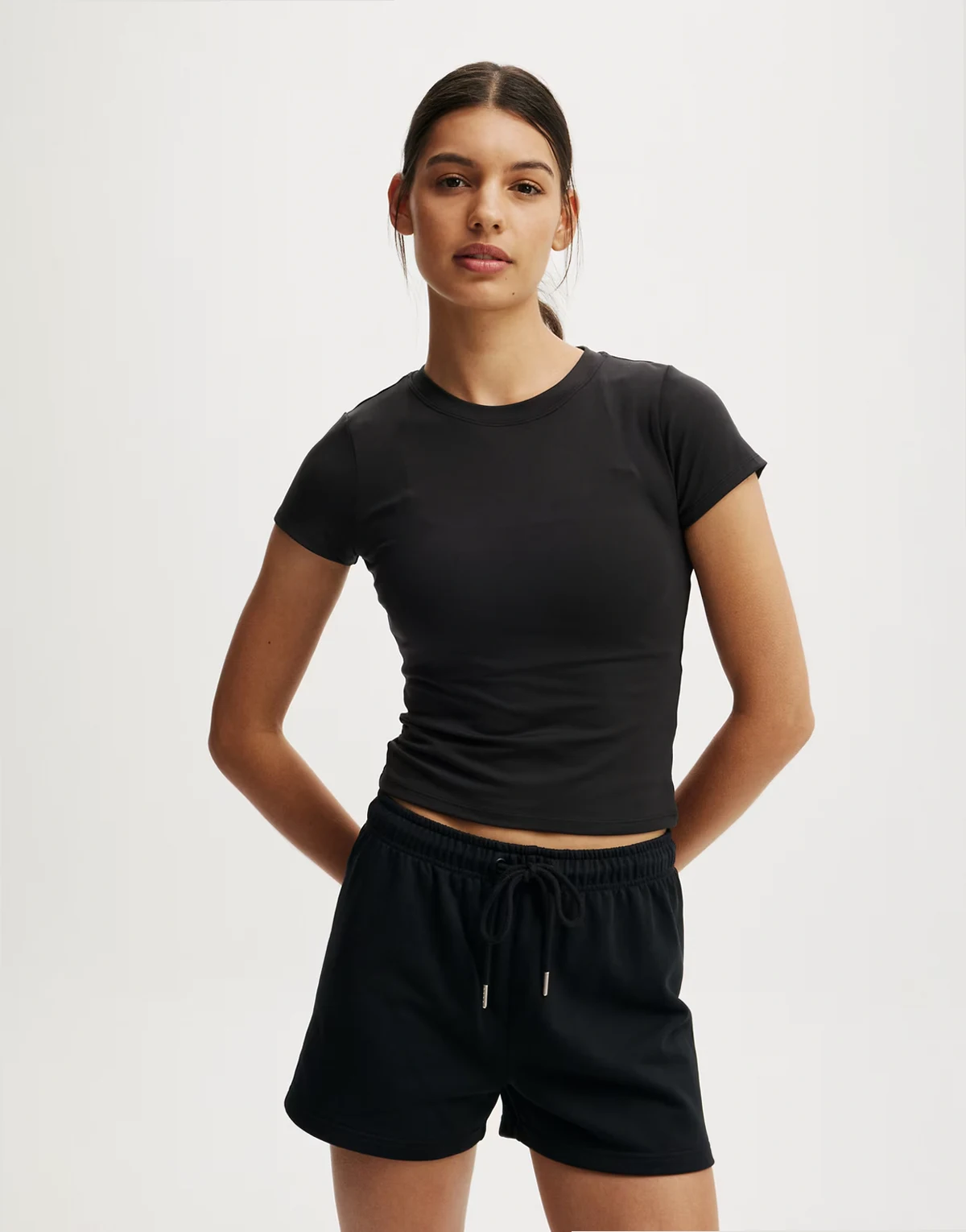 – Superweiches, figurbetontes T-Shirt in Schwarz