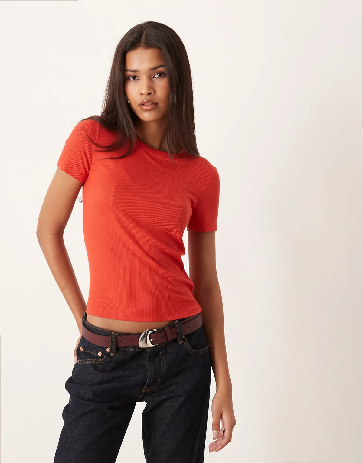 – Geripptes T-Shirt in Rot