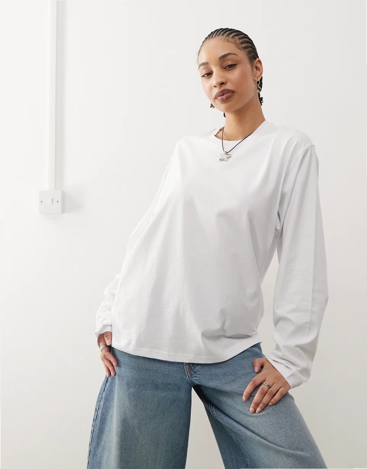 – Kastiges, langärmliges Oversize-Shirt in Weiß