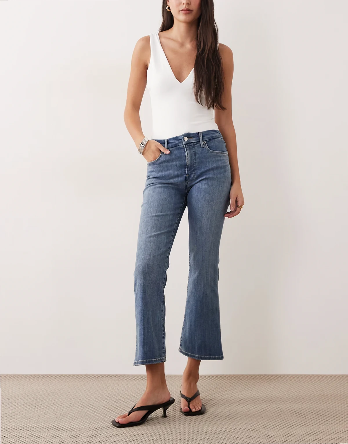 – Good Legs – Cropped Bootcut-Jeans in hellblauer Waschung