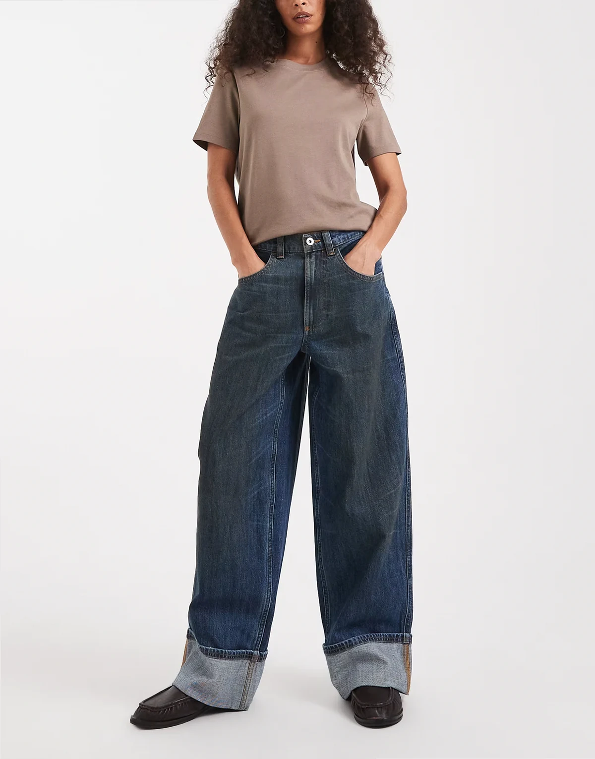 – Jeans in Dunkelblau mit Umschlagsaum
