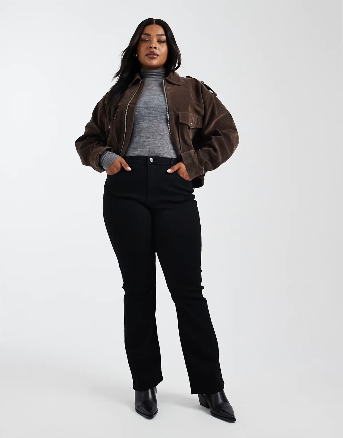 – Sally – Ausgestellte Jeans in Schwarz mit hoher Taille