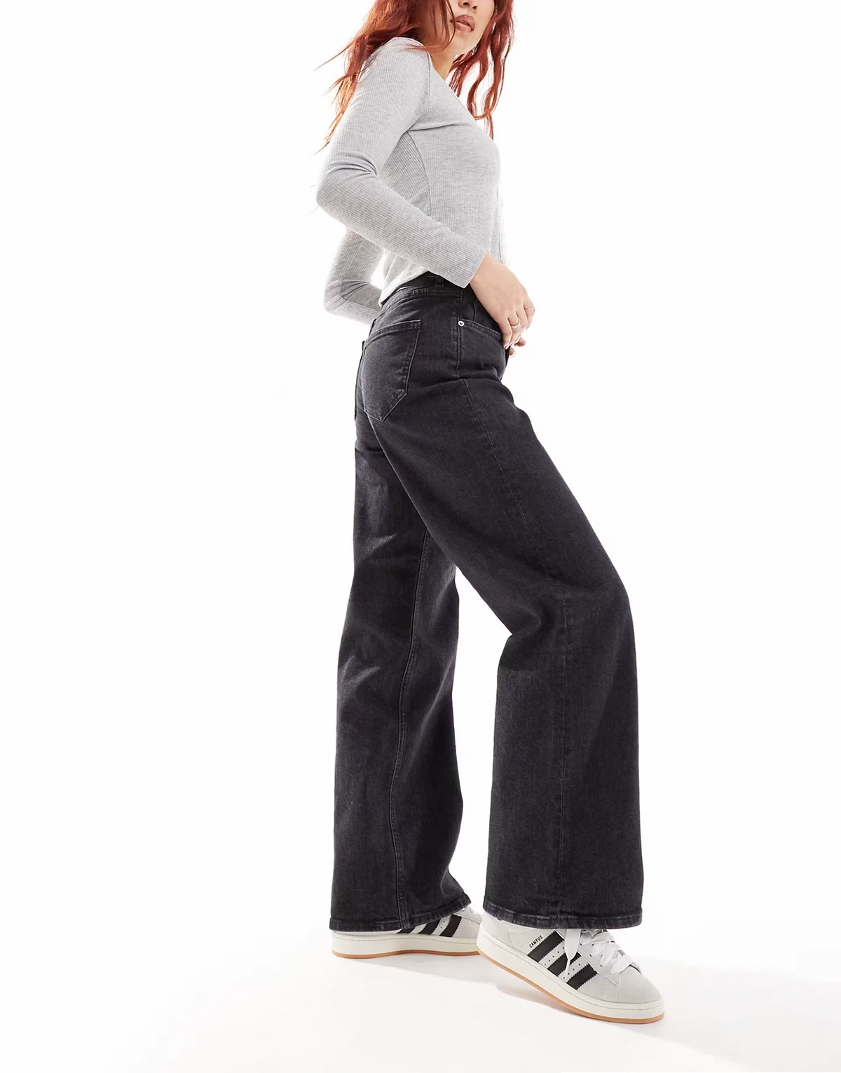 – Juicy – Jeans in verwaschenem Schwarz mit hohem Bund und weitem Schnitt