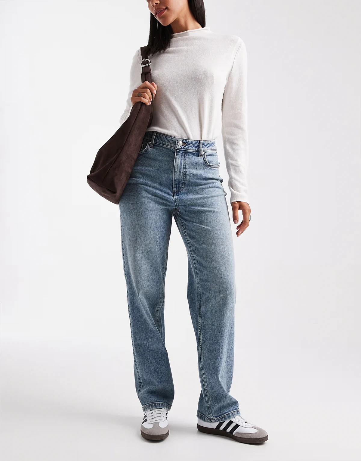 – Jeans in mittlerer Waschung mit geradem Beinschnitt