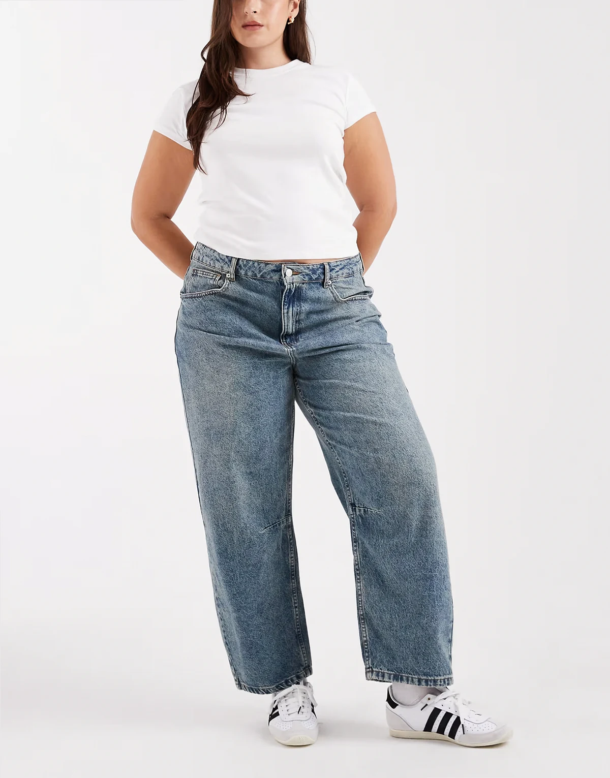 ASOS DESIGN Curve – Ciemnoniebieskie jeansy do kostek z baryłkowymi nogawkami, regulowaną talią i efektem sprania w stylu vintage