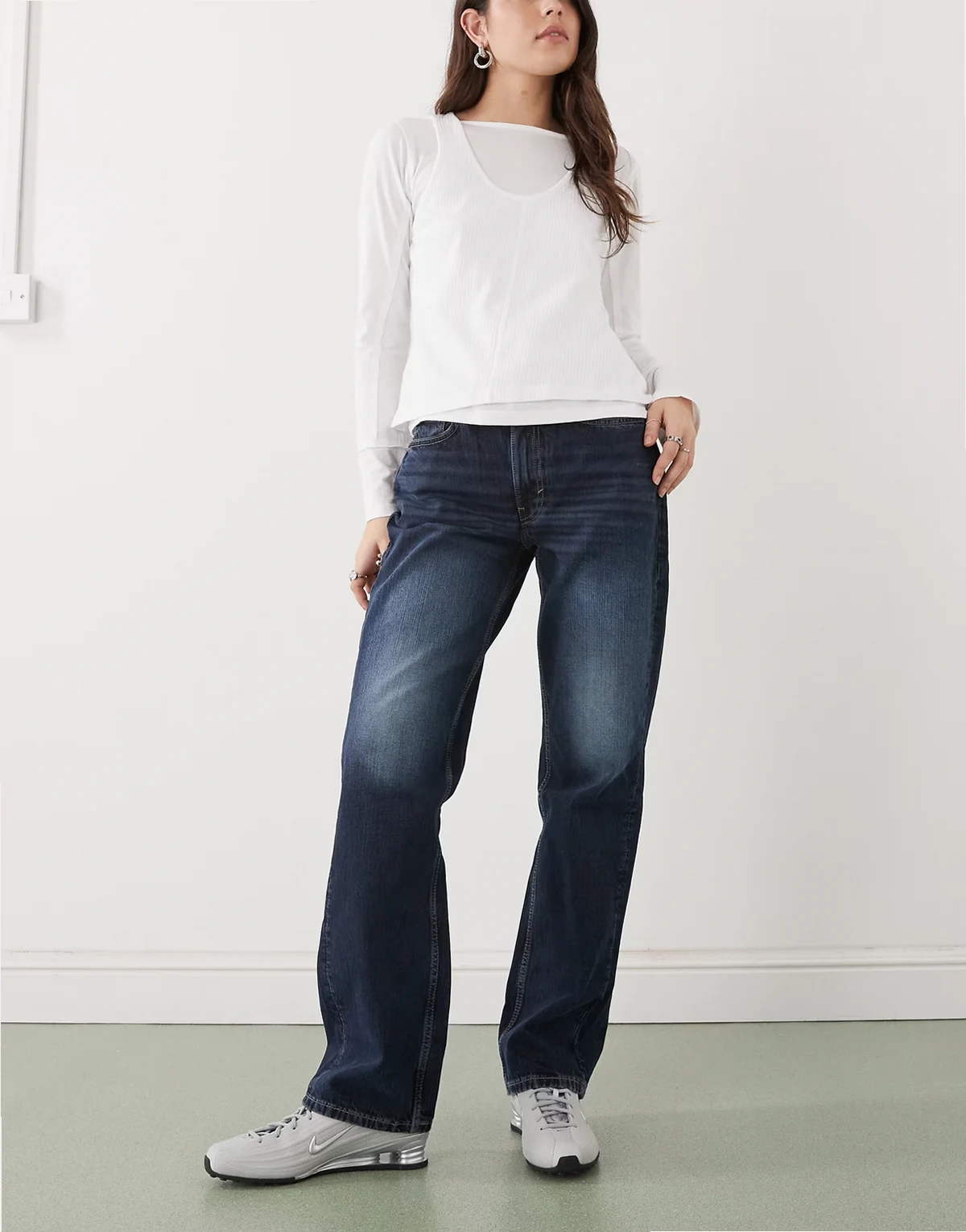 – Resolute – Stretch-Jeans in dunkelblauer Waschung mit hohem Bund und geradem Schnitt