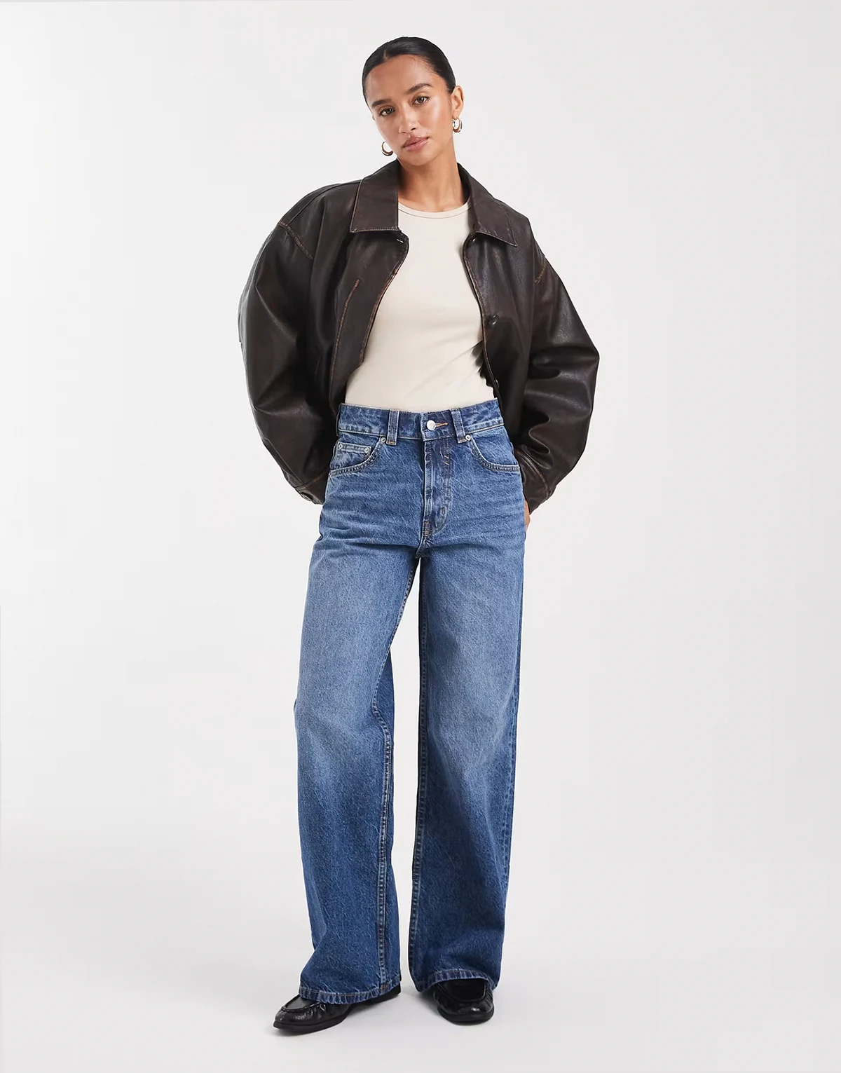 ASOS DESIGN Petite – Circular Design Collection – Niebieskie jeansy typu dad z szerokimi nogawkami