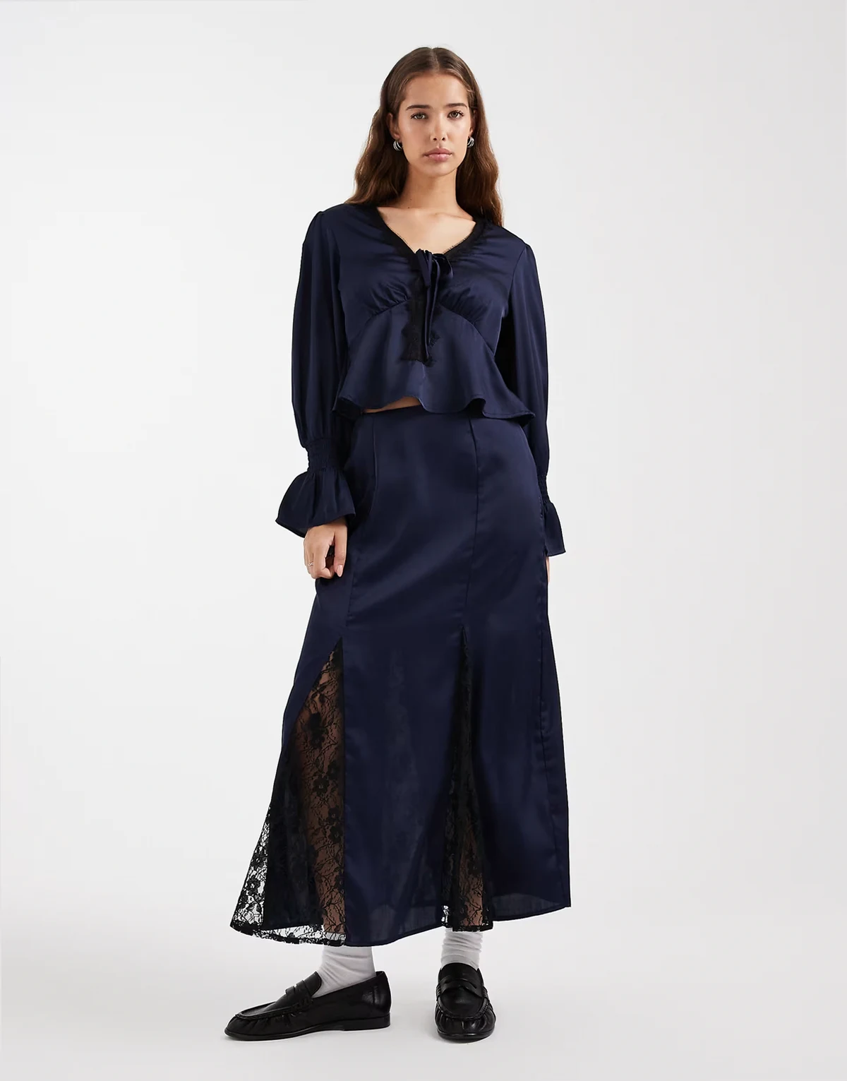 – Wadenlanger Rock in Marineblau mit Spitzeneinsatz