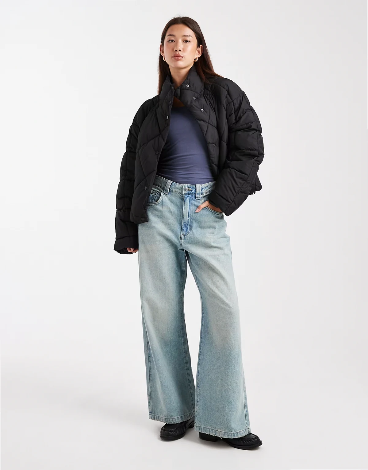 – Kurze Oversize-Steppjacke in Schwarz mit hohem Kragen