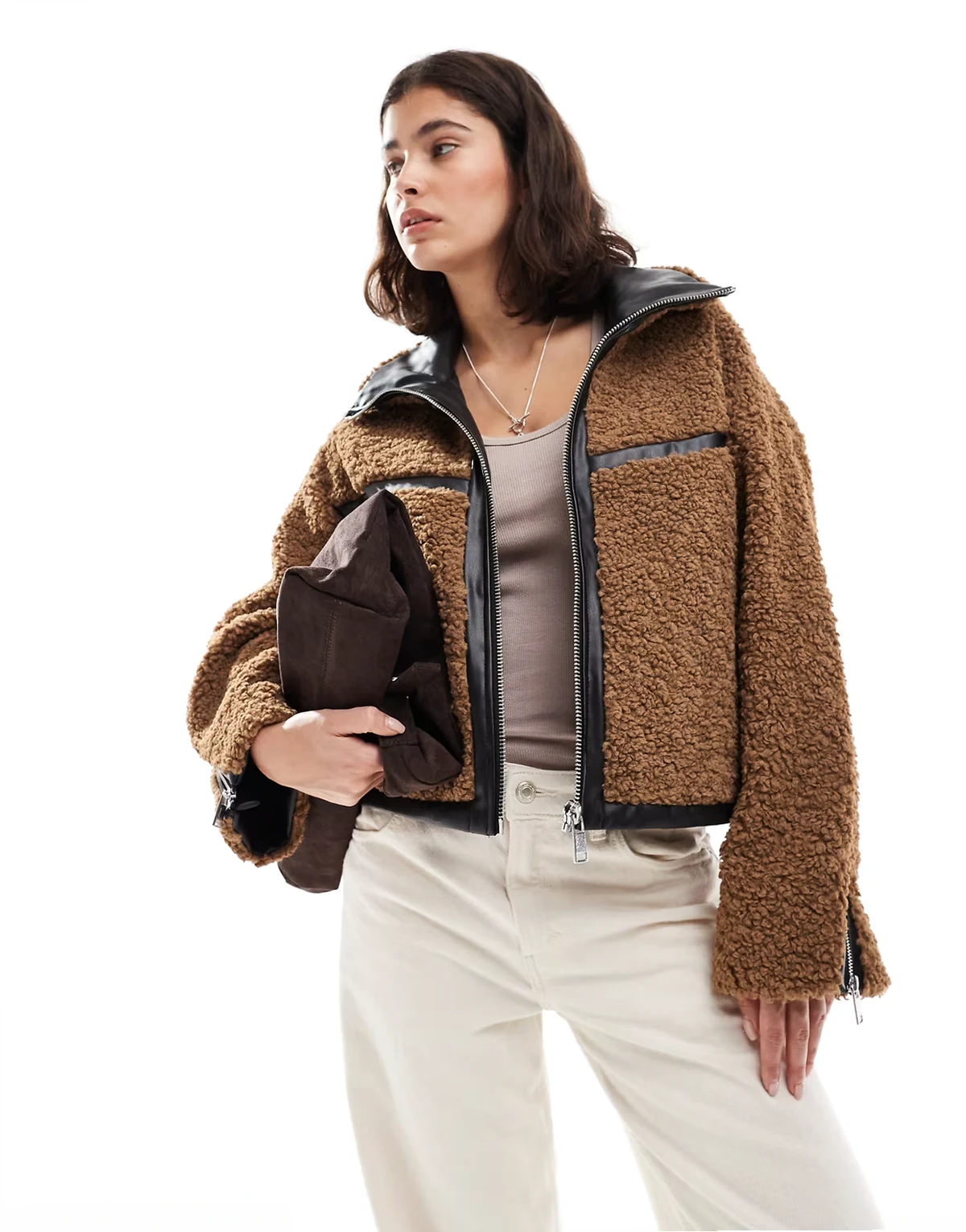– Kurze Jacke aus dickem Teddyfell in Braun
